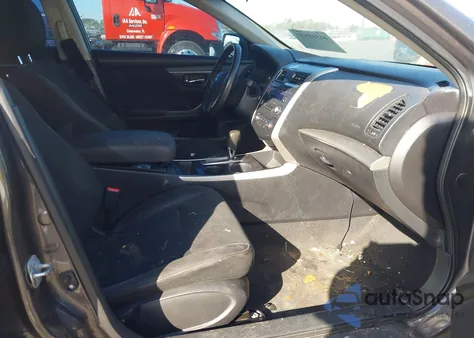 2015 Nissan Altima 2.5/2.5 S/2.5 Sl/2.5 Sv z USA, uszkodzony, nr VIN 1N4AL3AP7FN301486